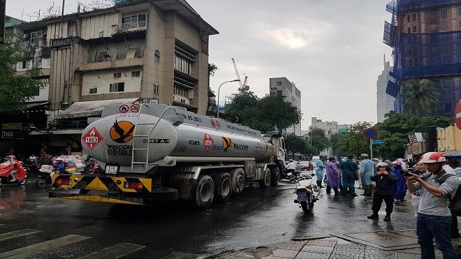 Nữ sinh bị xe bồn cán tử vong thương tâm ngay trung tâm Sài Gòn