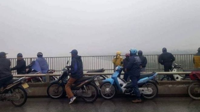 Cô gái trẻ nhảy xuống sông Hồng tự tử giữa trời giá rét