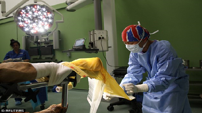 Dubai giàu đến mức xây cả bệnh viện hạng sang cho… lạc đà