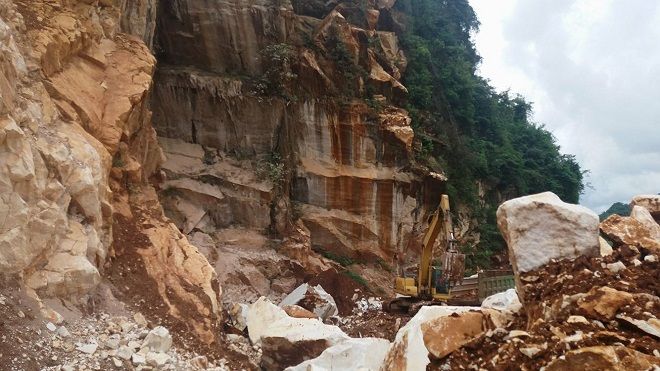 Sập mỏ đá khiến nhiều công nhân bị vùi lấp