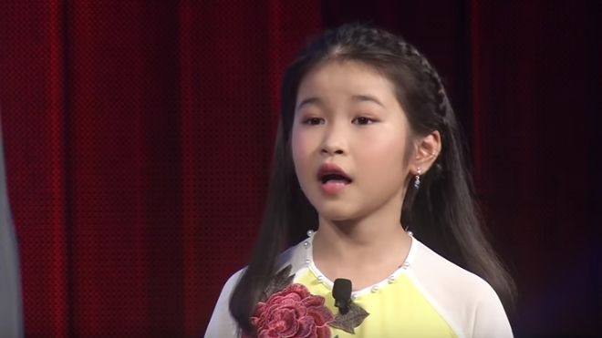 Hướng dẫn viên du lịch 9 tuổi 'chém' tiếng Anh khiến MC Lại Văn Sâm nể phục