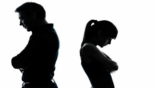 Ly hôn vì vợ … xăm chân mày