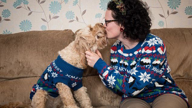 Bà mẹ mua ngập quà Giáng sinh cho thú cưng, yêu chó hơn cả con trai bởi lý do không ngờ tới