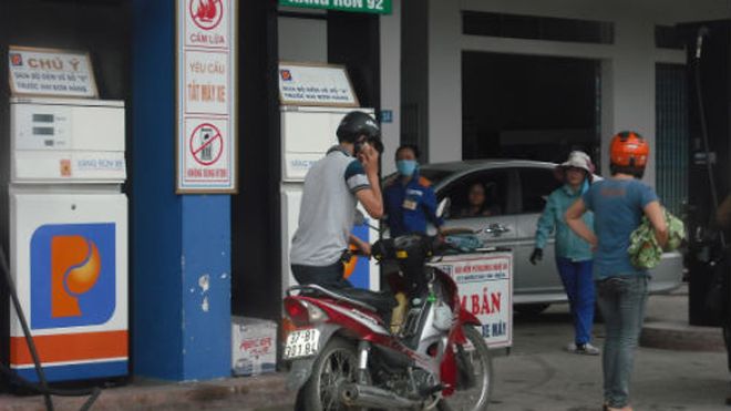 Dùng smartphone ở trạm xăng có thực sự gây cháy nổ?