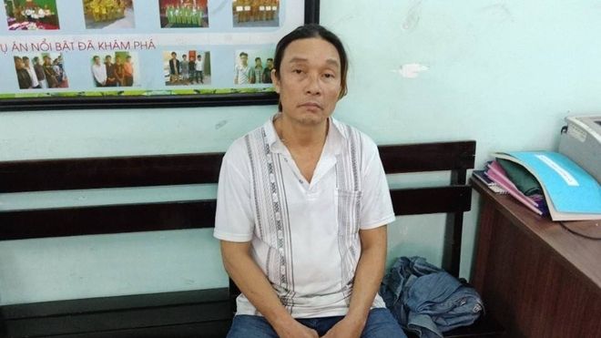 Chỉ vì một câu nói chê thói 'nhậu chùa', người đàn ông dẫn cháu đến nhà riêng, chém bạn nhậu tử vong tại chỗ