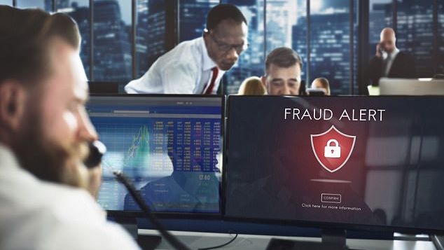 Kẻ gian đóng giả cảnh sát, lừa phụ nữ cả tin bằng thủ đoạn không ai ngờ tới