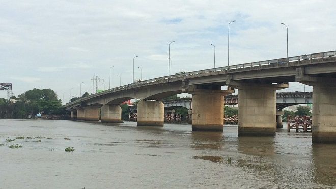 Cô gái trẻ gieo mình xuống sông Sài Gòn mất tích