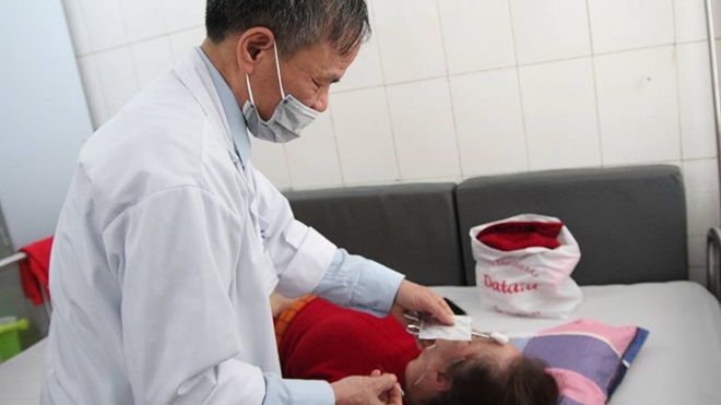 Rét đậm, nhiều người nhập viện vì méo mồm, trợn mắt