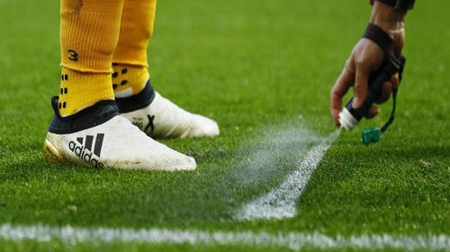 Vi phạm bản quyền, FIFA mất 100 triệu USD vì sơn xịt tự hủy