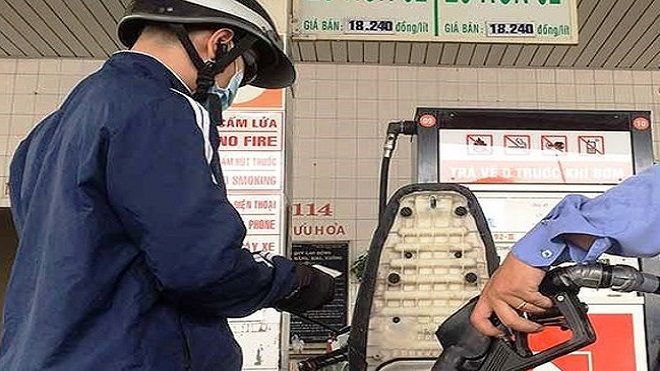 Điều khiển từ xa ăn gian xăng bơm cho khách