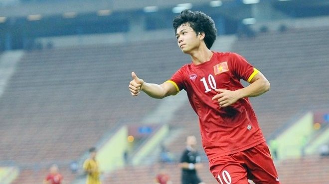 HLV Nhật Bản khen Công Phượng có 'tướng sát thủ', lo lắng cho tương lai Tuấn Anh