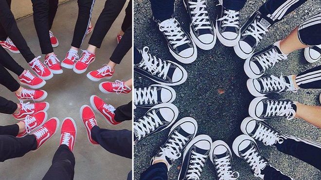 Áo đồng phục xưa rồi, giờ lớp người ta chơi hẳn cả loạt giày giống nhau cơ!
