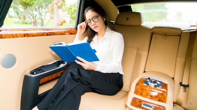 Bật mí một ngày làm việc của Lý Nhã Kỳ trên siêu xe 40 tỷ đồng