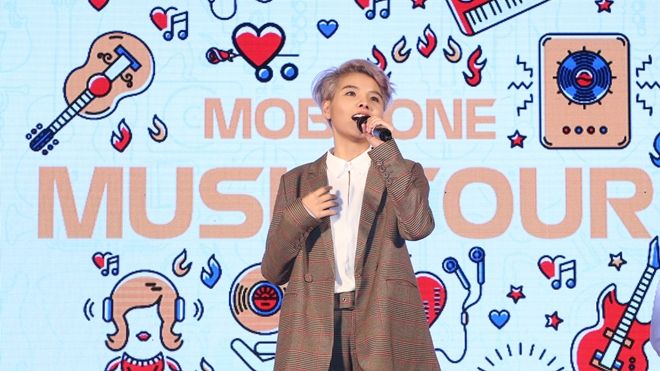 Vũ Cát Tường 'cháy' hết mình trong đêm nhạc của MobiFone