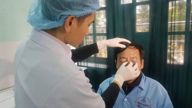 Người đánh bác sĩ gãy xương mũi là anh ruột bệnh nhân