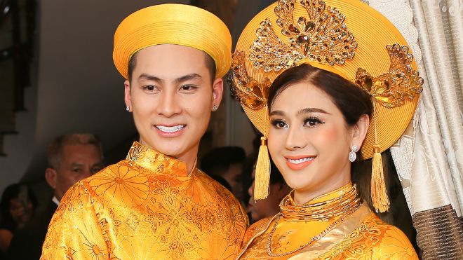 Lâm Khánh Chi đeo vàng 'trĩu người', e ấp hôn ông xã, chính thức nên duyên chồng vợ!