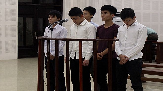 Hòa giải giúp bạn nhưng bất thành, nhóm thanh niên đến tận nhà chém người trọng thương