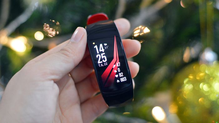 Trải nghiệm vòng tay thông minh Samsung Gear Fit2 Pro: Bình cũ nhưng rượu mới!