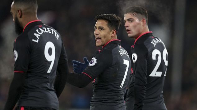 Lập cú đúp, Sanchez vẫn bị huyền thoại Arsenal ‘tố’ gây chia rẽ nội bộ