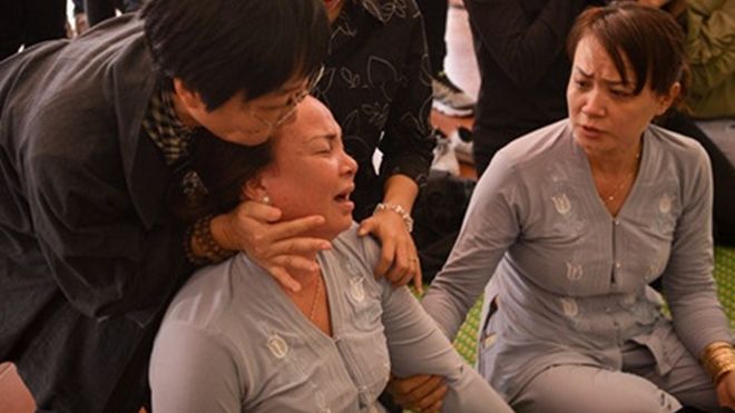 Mẹ của diễn viên qua đời vì tai nạn ngất xỉu khi hỏa táng con trai