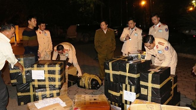 Phát hiện ô tô khách vận chuyển 19 đầu khỉ đông lạnh