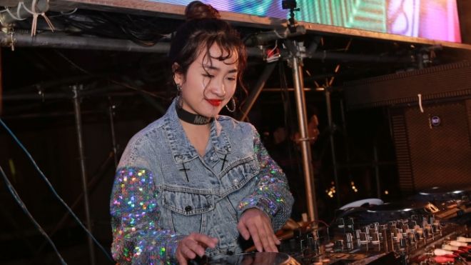 DJ Trang Moon ‘quẩy’ hết mình cùng giới trẻ Hà Nội đón năm mới