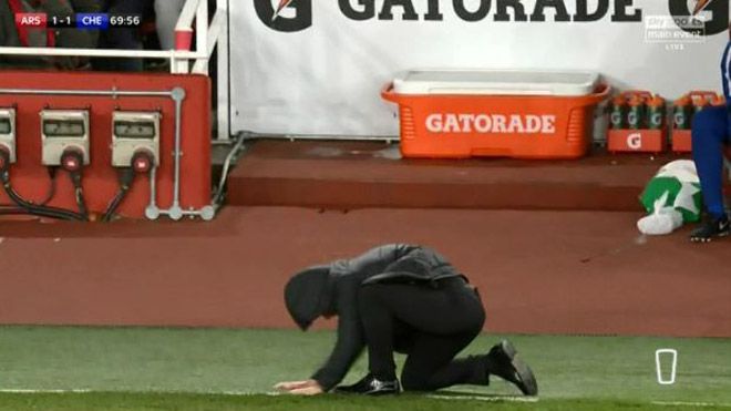 HLV Conte vái lạy trước màn trình diễn 'ăn hại' của Morata