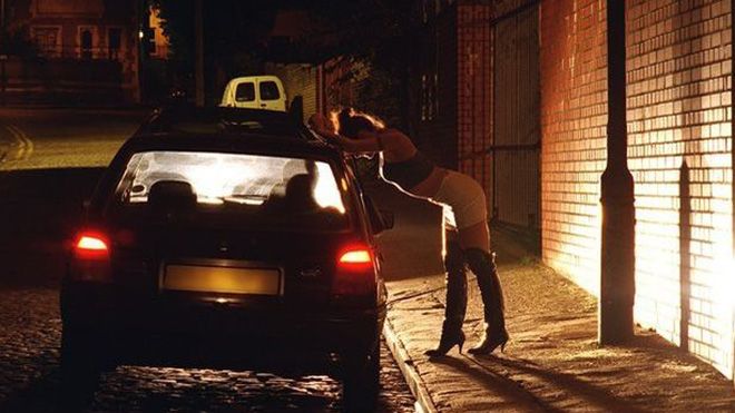 Mới sinh con 30 phút, gái mại dâm đã quay lại 'hành nghề'