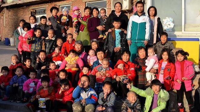 Sóng gió cuộc đời nữ triệu phú từ bỏ giàu sang, nuôi hơn 100 trẻ bị bỏ rơi