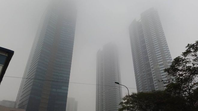 Chuyên gia lý giải hiện tượng sương mù dày đặc bao phủ Hà Nội từ sáng đến đêm