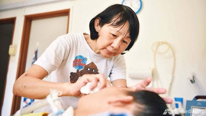 Cặp vợ chồng từ bỏ tất cả, quyết giữ con gái bị ung thư: 'Cha mẹ vẫn sẽ bên con, dù là một, hai hay nhiều năm nữa…'