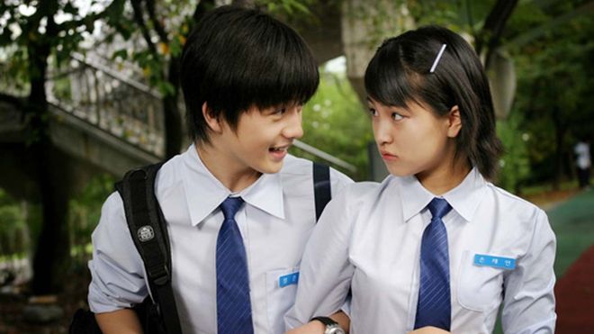 Hàn Quốc sẽ cho học sinh cấp 2, 3 rút bao cao su tự động