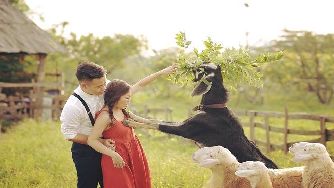 Cô dâu Hà Nội xinh đẹp bất ngờ bị 'dê xồm' khi chụp ảnh cưới