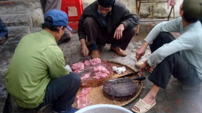 Kỳ lạ ngôi làng ăn thịt sống 'độc nhất vô nhị' ở Việt Nam