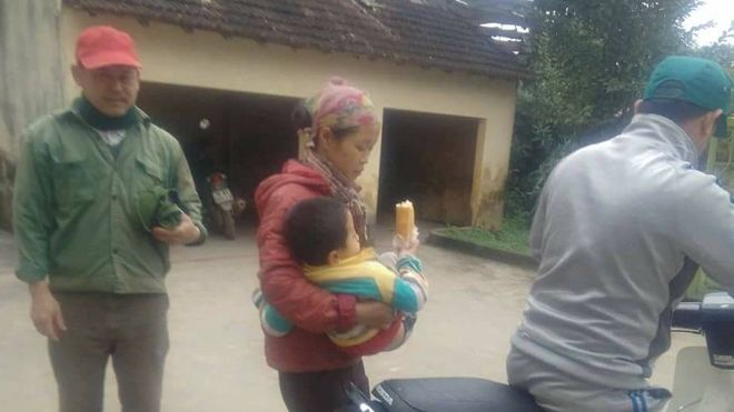 Vật thể lạ phát nổ khiến 2 trẻ nhỏ bị thương