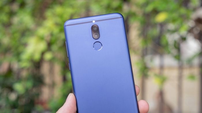 4 smartphone màu lạ, dáng đẹp đáng mua tại Việt Nam