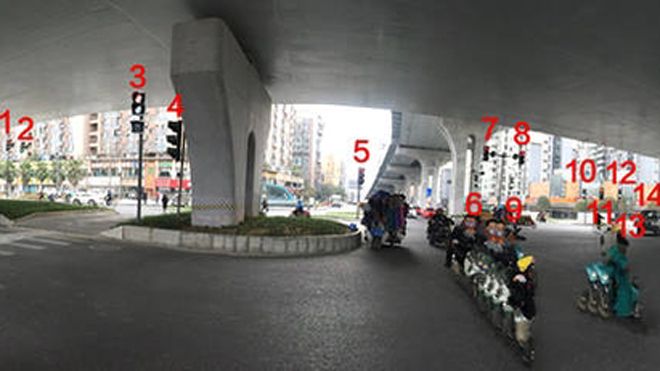 Ngã tư có tới… 37 đèn giao thông khiến người đi xe hoa mắt chóng mặt