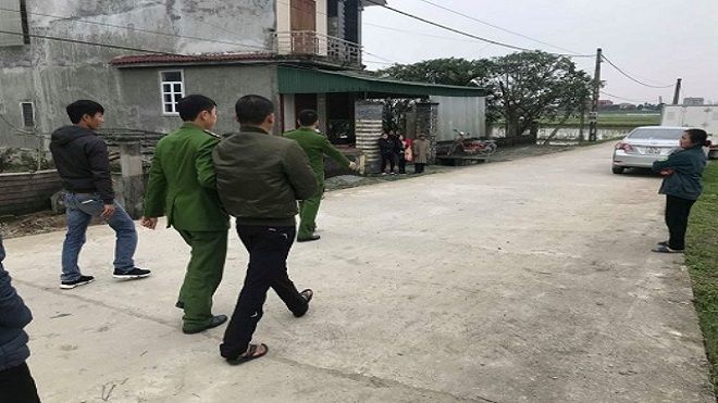 Thực nghiệm hiện trường vụ nghịch tử dùng gậy đánh bố mẻ bánh chè, gãy xương sườn