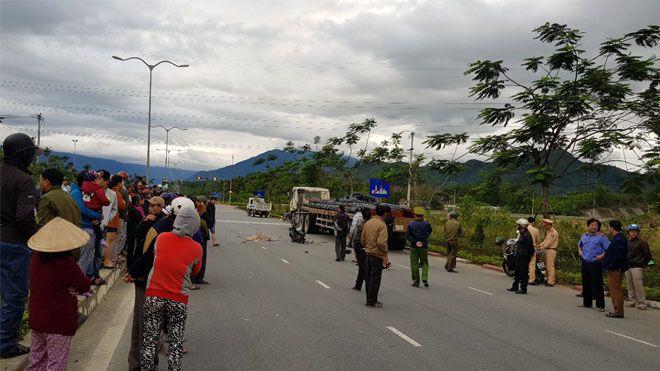 Trên đường đi làm thêm, nữ sinh 21 tuổi chết thảm dưới gầm xe đầu kéo