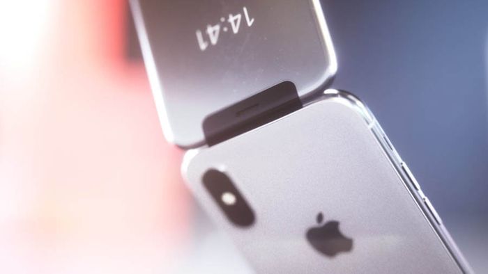 Tròn mắt với iPhone X phiên bản nắp gập đẹp rụng rời, đố bạn có thể cầm lòng được