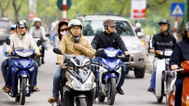 Hà Nội hửng nắng nhưng vẫn rét buốt da, Sài Gòn se lạnh, ra đường phải mặc thêm áo khoác