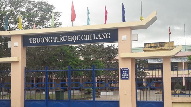 7 học sinh bị kẻ gian vào lớp tháo dây chuyền trên cổ