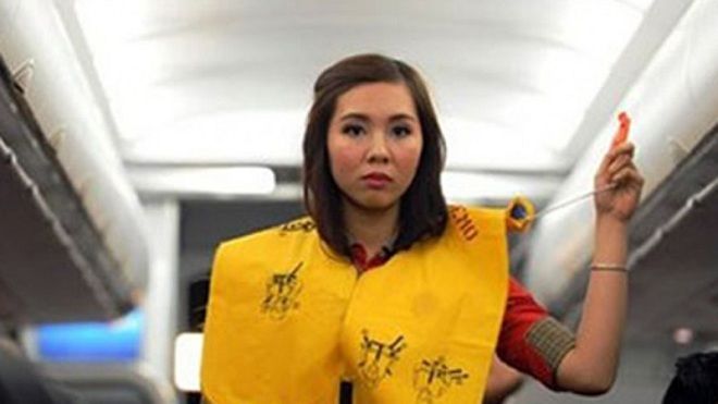 Xé áo phao trên tàu bay, nữ hành khách bị cấm bay 9 tháng