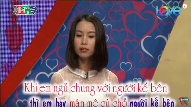 Cô gái bày tỏ sở thích mân mê cùi chỏ bạn trai ngay lần đầu gặp mặt