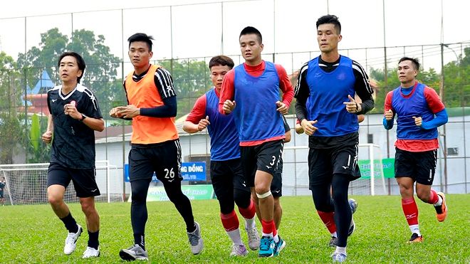 Cận cảnh HLV Miura khỏe như 'người giời', luyện công suốt 2h cùng dàn sao CLB TP.HCM