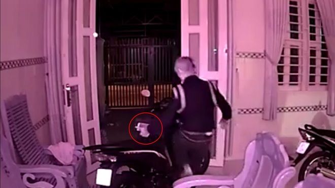 Clip: 3 giờ sáng vào nhà dân ăn trộm, thanh niên còn kịp chắp tay vái lạy trước bàn thờ