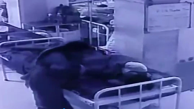 Trẻ sơ sinh đang nằm cạnh mẹ trong bệnh viện vẫn bị bắt cóc trong tích tắc