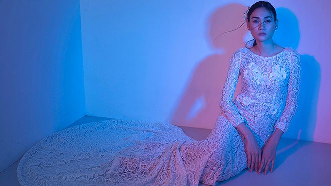 Trở về từ Paris Fashion Week, Thuỳ Trang diện váy cưới hóa cô dâu dịu dàng