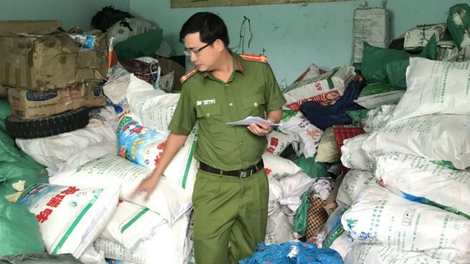 Công an chặn đứng cơ sở sản xuất hàng trăm kg bột ngọt giả đưa ra thị trường tiêu thụ