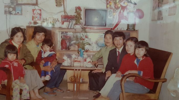 Còn đúng 1 tháng nữa là đến Tết Mậu Tuất, dân mạng lại thi nhau khoe ảnh ngày bé cực đáng yêu